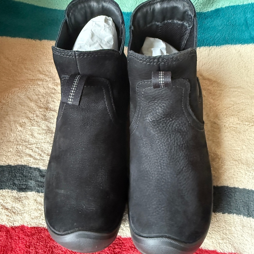 Keen Black Winter Boots - Picture 11 of 14